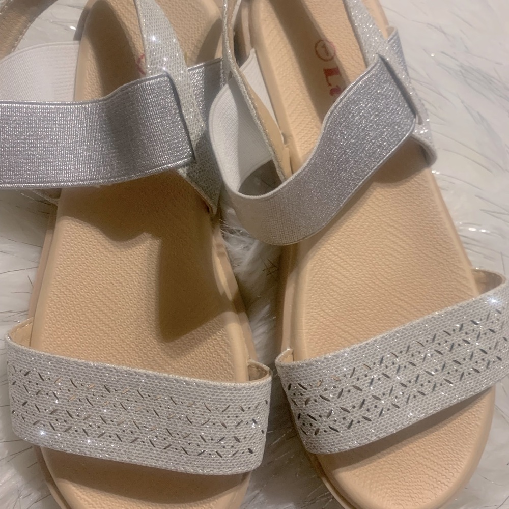 NWT- silver Girl sandals silver size 1